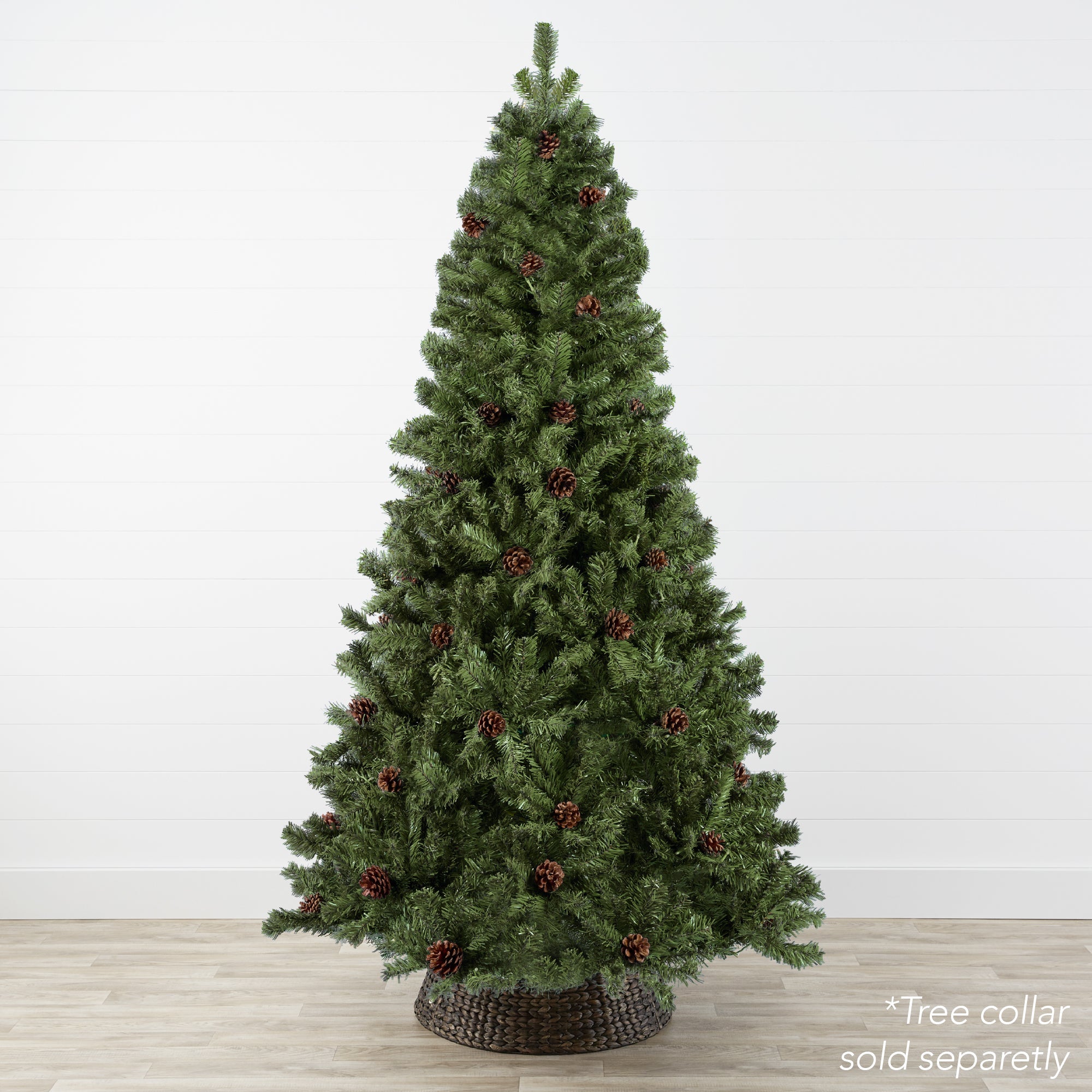 Pre-Decorated Christmas Tree with Pinecones with eye-catching holiday style